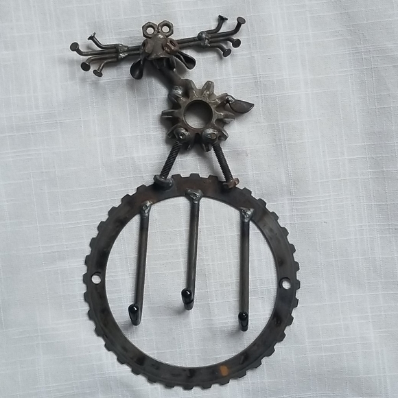 ๐ UNIQUE Handmade Moose Screws & Nails Key Holder - Picture 1 of 10